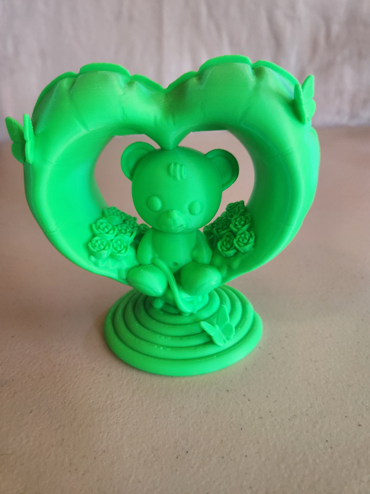 Balloon heart bear